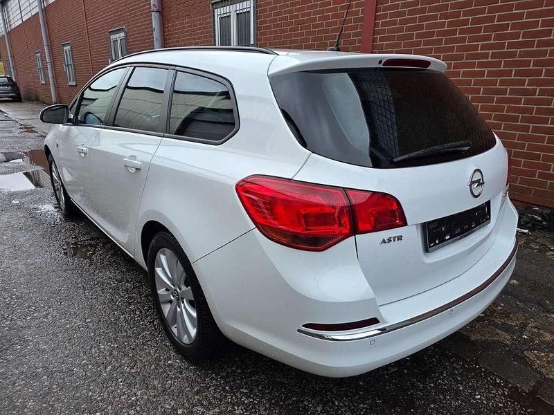 Gebraucht Opel Astra Style 110 PS (80 kW) 2016 Schneeweiss/summitwhite/arctic Kombi