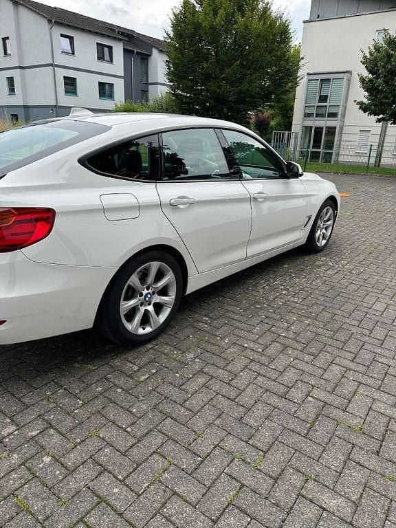 Gebraucht BMW 320 Gran Turismo Sport Line 184 PS (135 kW) 2013 Weiß Limousine