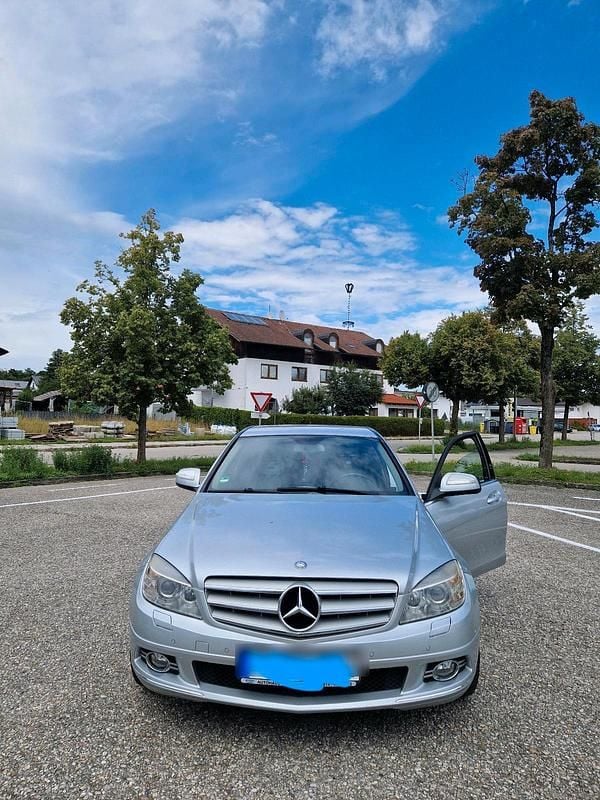 Silber Gebraucht 2008 Mercedes C200 Limousine | 7.300 € (Fairer Preis) - Bild 1/4