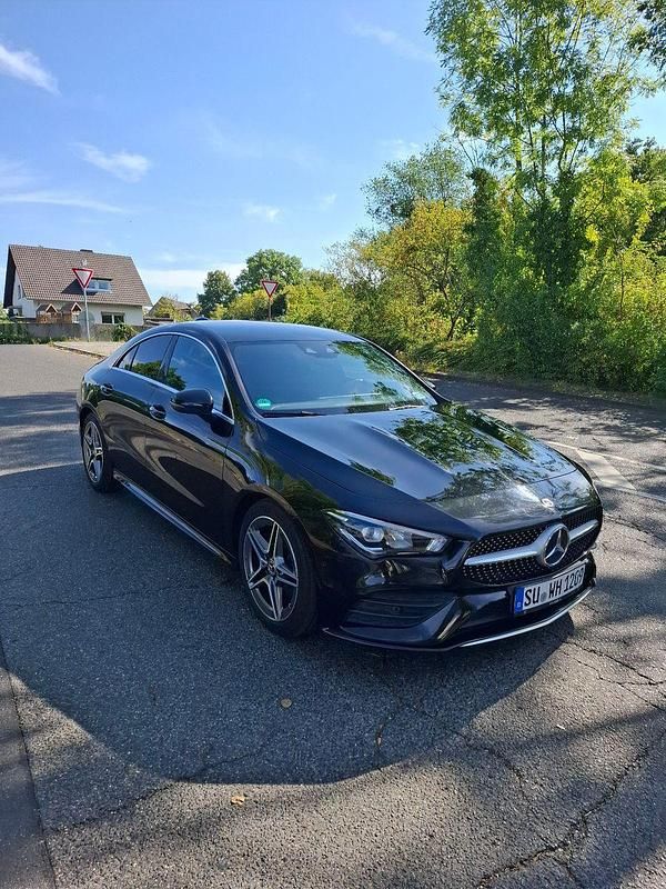 Schwarz Gebraucht 2019 Mercedes CLA180 AMG line Limousine | 22.800 € (Fairer Preis) - Bild 1/4