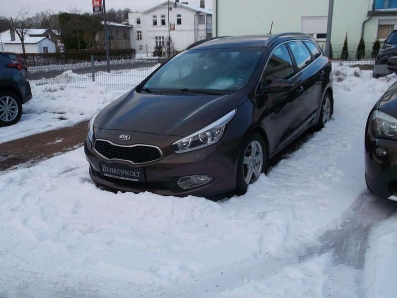 Gebraucht Kia Ceed Sportswagon Spirit 135 PS (99 kW) 2012 Matrixbraun Kombi