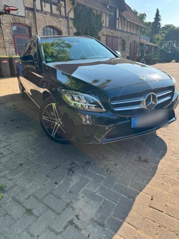 Schwarz Gebraucht 2020 Mercedes C300e Kombi | 24.500 € (Superpreis) - Bild 1/4