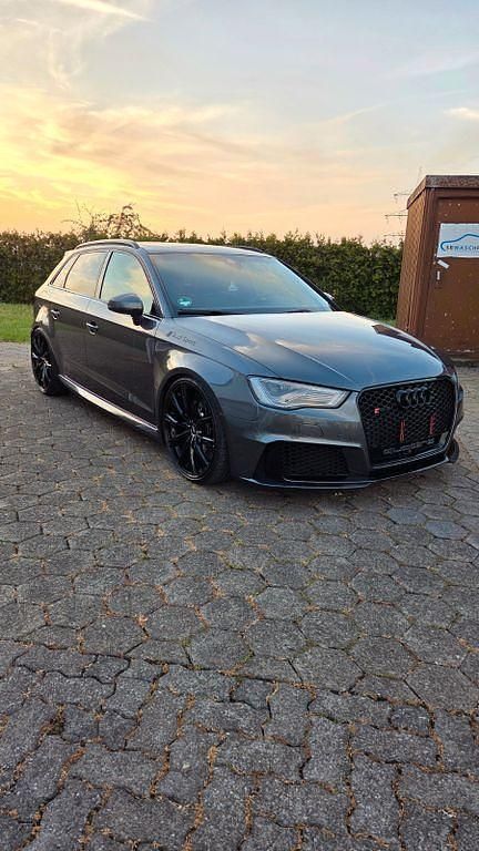 Grau Gebraucht 2016 Audi RS3 Ambiente Kleinwagen | 36.900 € (Fairer Preis) - Bild 1/4