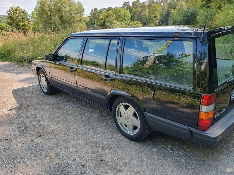 Second-hand Volvo 740 111 CP (81 kW) 1991 Negru Break