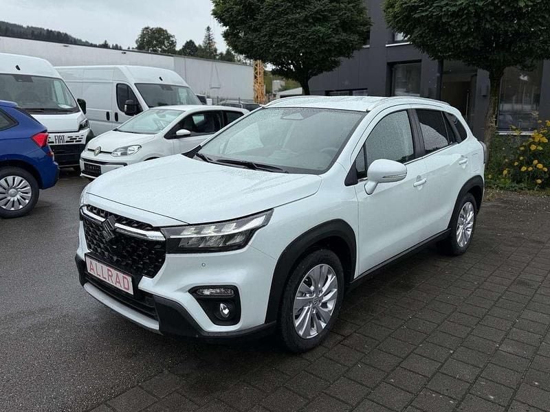 Cool white pearl Gebraucht 2024 Suzuki SX4 S-Cross Comfort SUV | 24.990 € (Fairer Preis) - Bild 1/4
