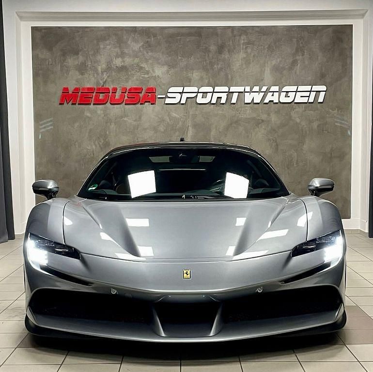 Gebraucht Ferrari SF90 1001 PS (736 kW) 2021 Grau Coupé