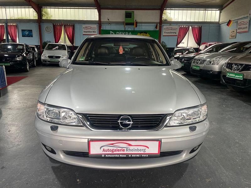 Gebraucht Opel Vectra 147 PS (108 kW) 2001 Silber Limousine