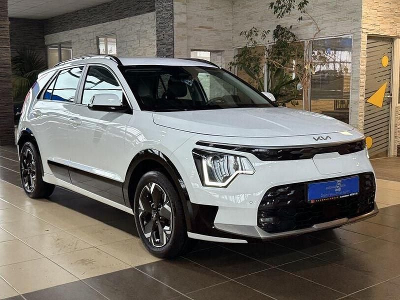 Gebraucht Kia e-Niro Vision 150 kW (204 PS) 2023 Weiß (ud) schneeweiss SUV