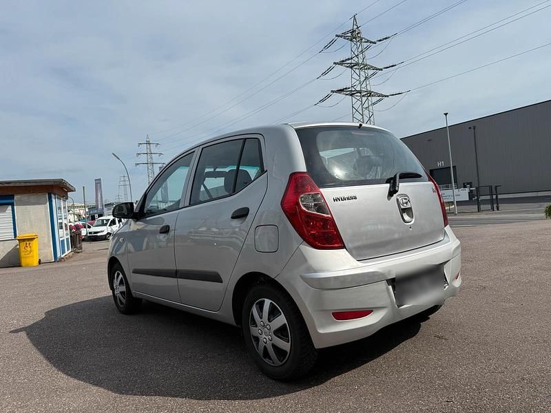 Silber Gebraucht 2013 Hyundai i10 Kleinwagen | 2.150 € (Superpreis) - Bild 1/4