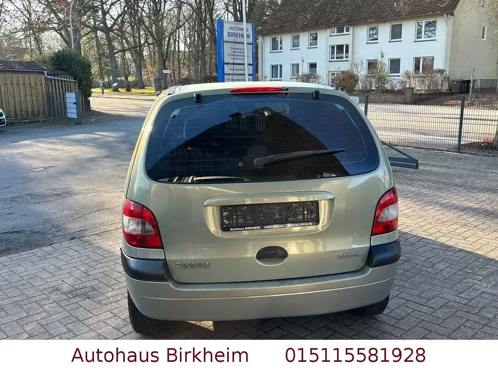 Używany Renault Scénic Authentique 107 KM (78 kW) 2002 Brązowy Minivan