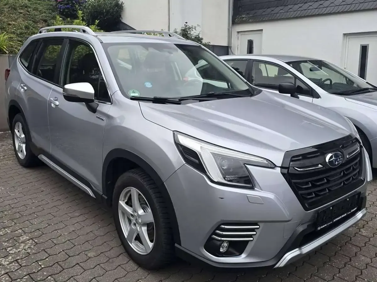 Gebraucht Subaru Forester Trend 150 PS (110 kW) 2023 Ice silver (m) SUV