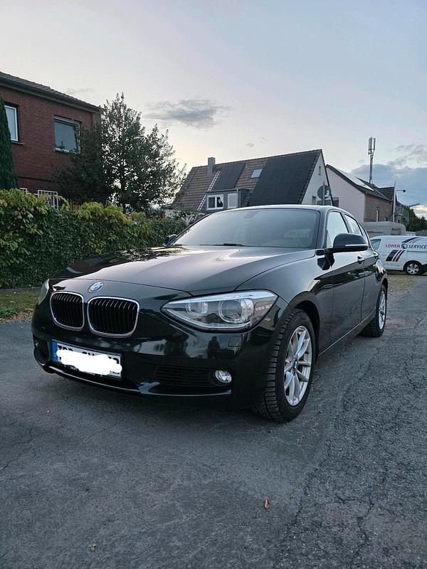 Schwarz Gebraucht 2014 BMW 118 Sport Line Kleinwagen | 7.200 € (Guter Preis) - Bild 1/4