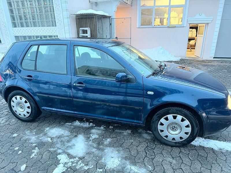 Gebraucht VW Golf IV 77 PS (56 kW) 2003 Blau Kleinwagen