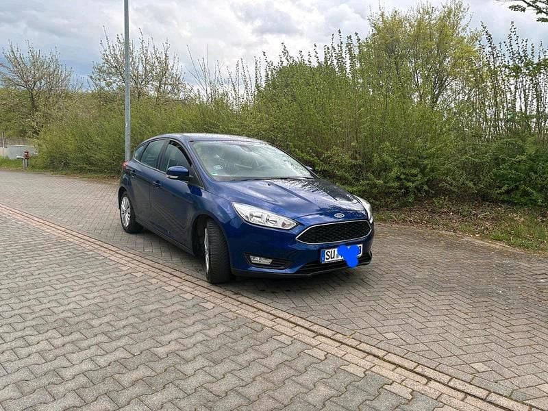 Blau Gebraucht 2015 Ford Focus Limousine | 8.490 € (Guter Preis) - Bild 1/4