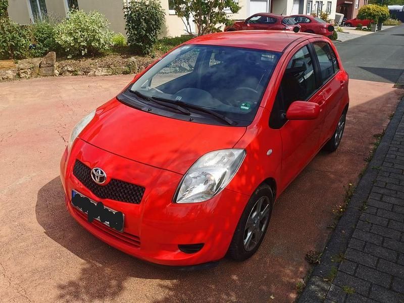 Rot Gebraucht 2006 Toyota Yaris Limousine | 3.800 € (Guter Preis) - Bild 1/4