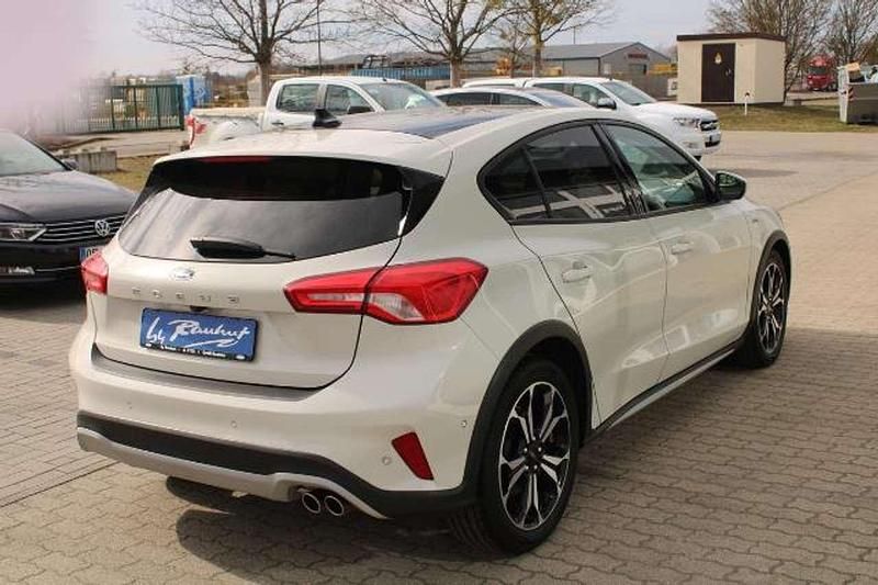 Gebraucht Ford Focus Active 150 PS (110 kW) 2020 Metropolisweiß metallic Limousine