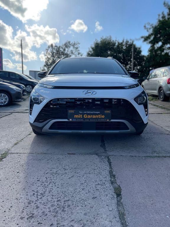 Weiß Gebraucht 2022 Hyundai Bayon GO! SUV | 19.900 € (Fairer Preis) - Bild 1/4
