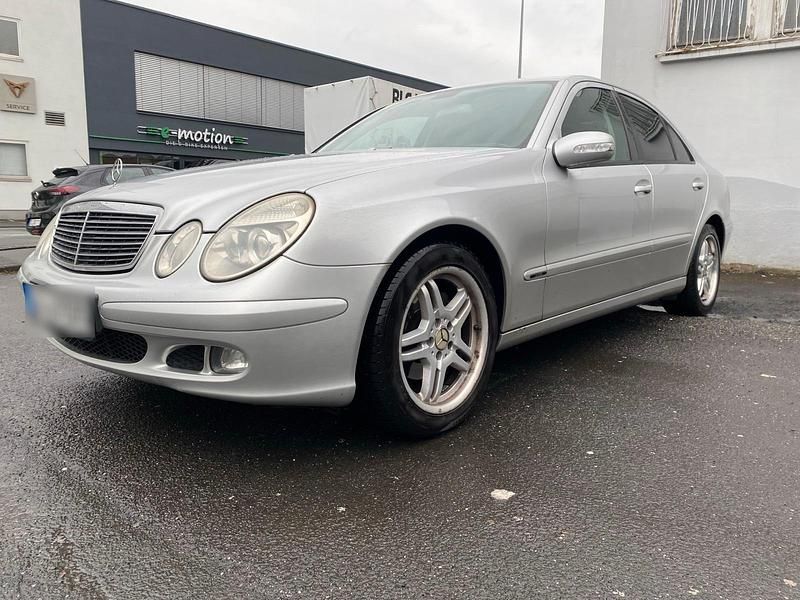Gebraucht Mercedes E220 150 PS (110 kW) 2005 Silber Limousine