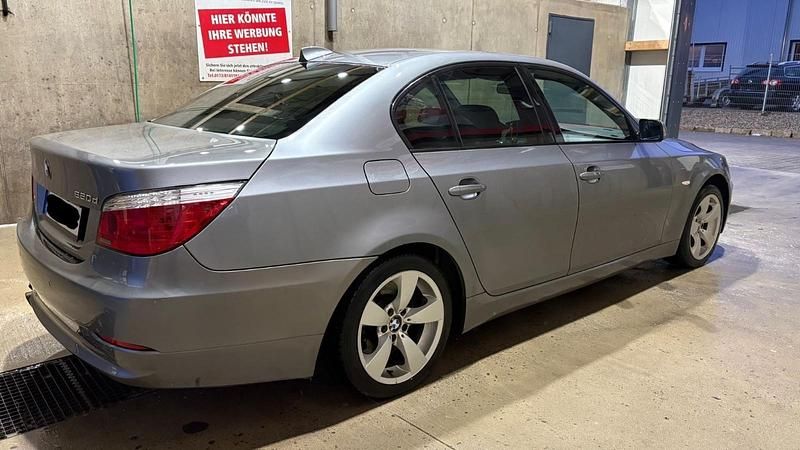 Gebraucht BMW 520 177 PS (130 kW) 2008 Grau Limousine