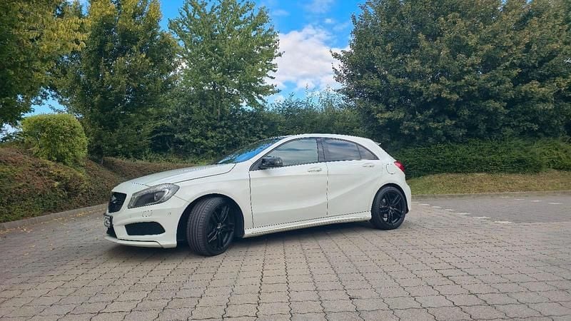 Weiß Gebraucht 2012 Mercedes A200 AMG line Limousine | 9.500 € (Guter Preis) - Bild 1/4