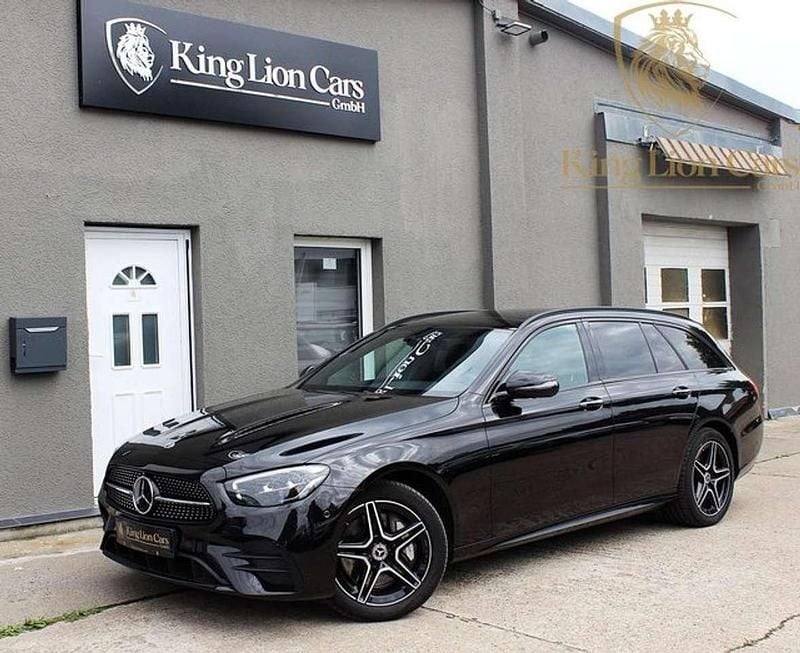 Obsidianschwarz lack Gebraucht 2022 Mercedes E300 AMG Kombi | 36.870 € (Fairer Preis) - Bild 1/4