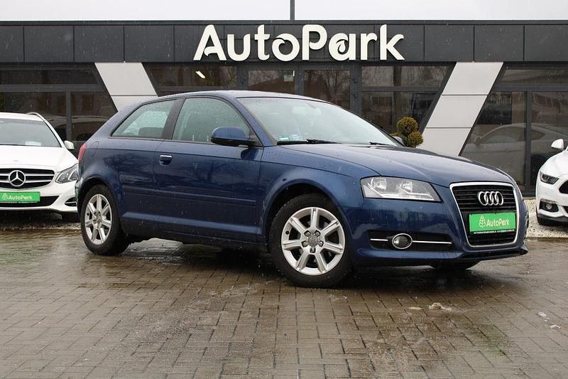 Gebraucht Audi A3 Ambiente 105 PS (77 kW) 2011 Blau Limousine