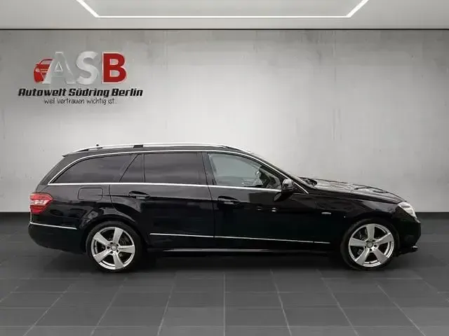 Gebraucht Mercedes E250 204 PS (150 kW) 2011 Schwarz Kombi