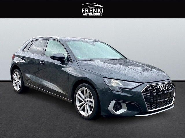 Grau Gebraucht 2021 Audi A3 Sportback Advanced Limousine | 20.999 € (Superpreis) - Bild 1/4