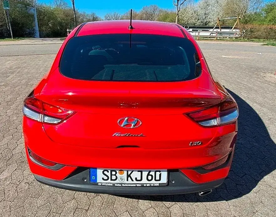 Gebraucht Hyundai i30 Style 120 PS (88 kW) 2018 Rot Limousine