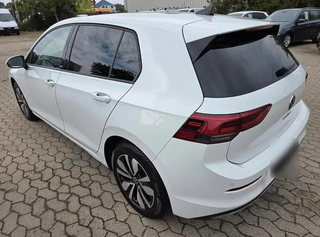 Gebraucht VW Golf VIII Move 150 PS (110 kW) 2023 Weiß Limousine