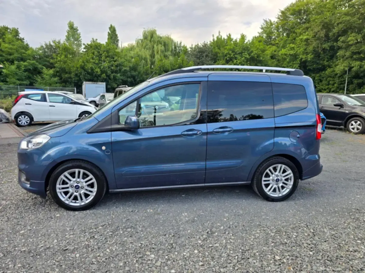 Gebraucht Ford Tourneo Titanium 101 PS (74 kW) 2019 Blau Kombi