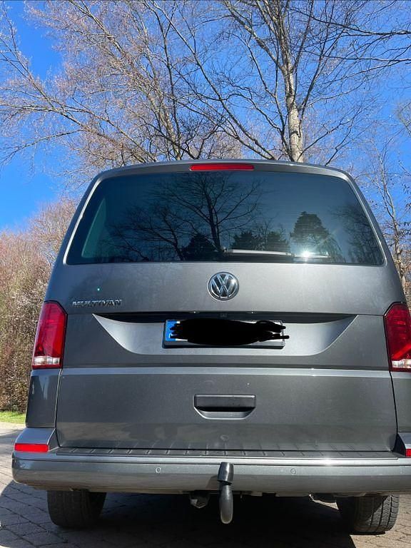 Usado VW Multivan 150 HP (110 kW) 2021 Cinzento Monovolume