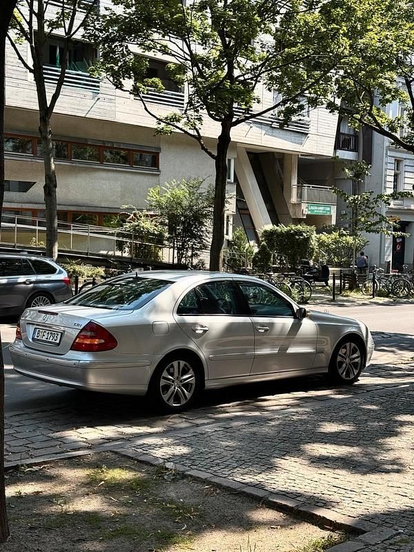 Gebraucht 2005 Mercedes E320 Avantgarde Limousine | 3.999 € (Superpreis) - Bild 1/4
