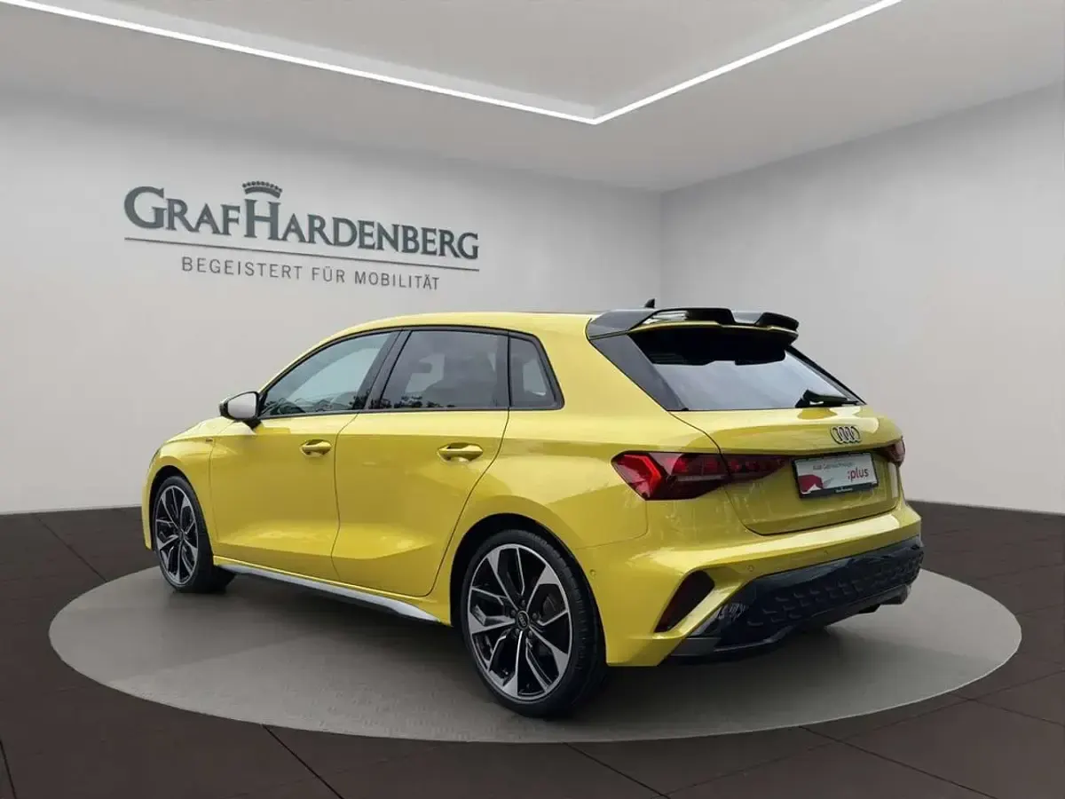 Gebraucht Audi A3 S-Line 150 PS (110 kW) 2025 Gelb Limousine