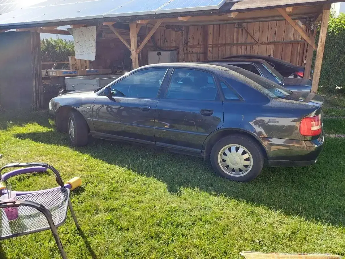 Gebraucht Audi A4 101 PS (74 kW) 1999 Blau Limousine