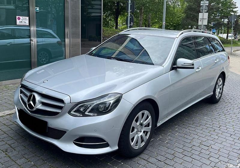 Silber Gebraucht 2016 Mercedes E220 Kombi | 15.799 € (Superpreis) - Bild 1/4