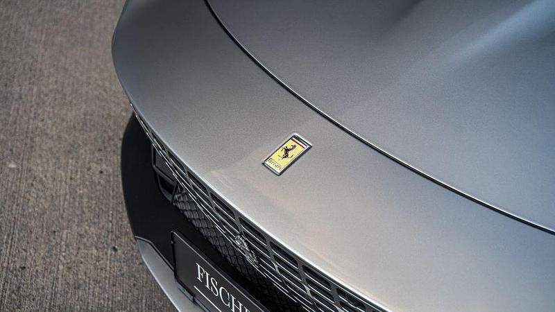 Second-hand Ferrari Roma 620 CP (456 kW) 2025 Gri Cabrio
