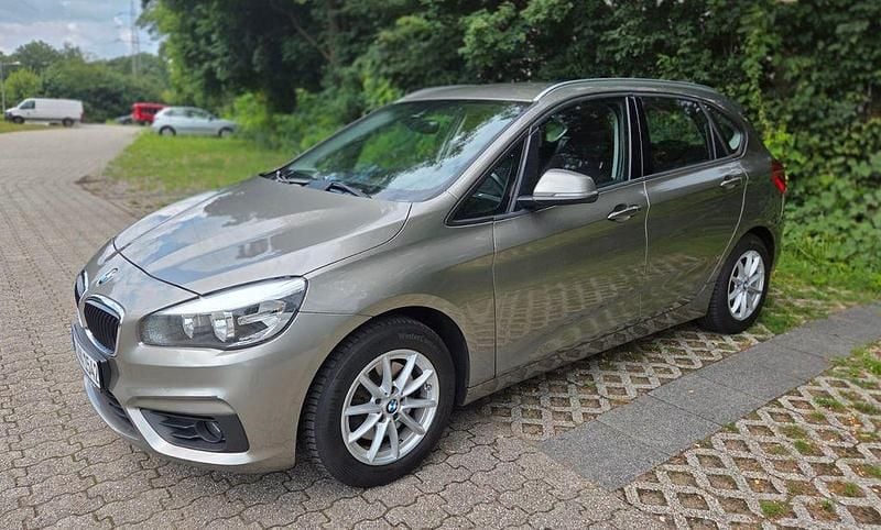 Braun Gebraucht 2014 BMW 218 Active Tourer Sport Line Van / Kleinbus | 9.999 € (Guter Preis) - Bild 1/4