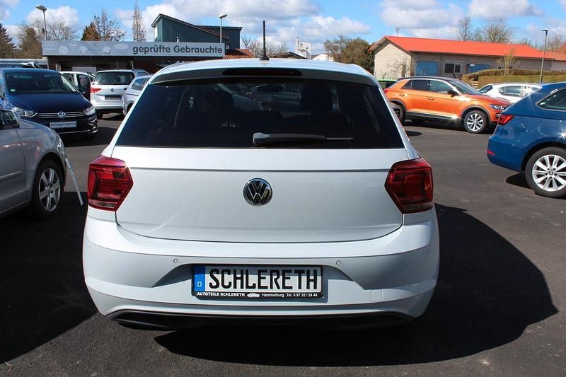 Gebraucht VW Polo Beats 95 PS (69 kW) 2017 White silver metallic Kleinwagen