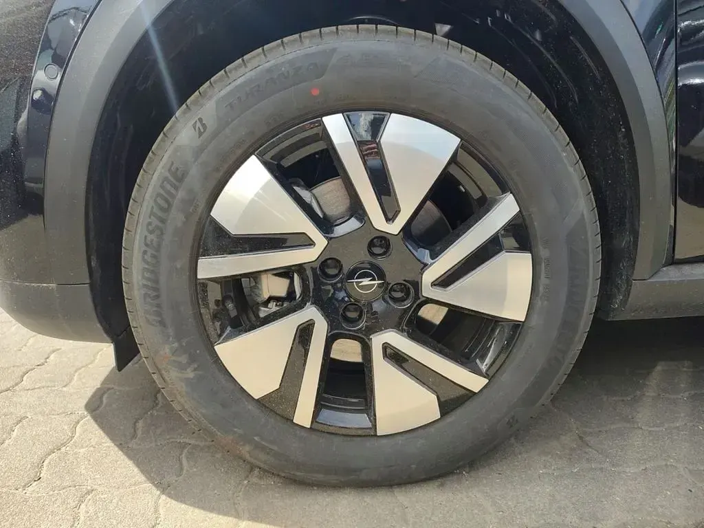 Neu Opel Frontera 136 PS (100 kW) 2025 Lackierung schwarz perla nera/ SUV