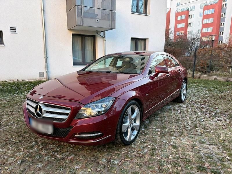 Rot Gebraucht 2012 Mercedes CLS350 Avantgarde Limousine | 14.000 € (Guter Preis) - Bild 1/4