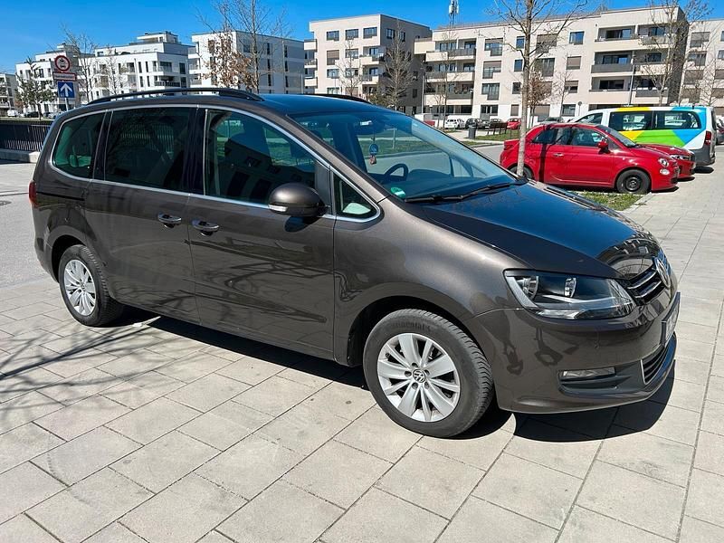 Gebraucht VW Sharan 150 PS (110 kW) 2018 Braun Van / Kleinbus