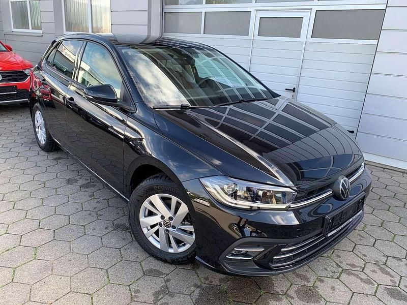 Schwarz (metallic) Gebraucht 2024 VW Polo Style Kleinwagen | 24.300 € (Fairer Preis) - Bild 1/4