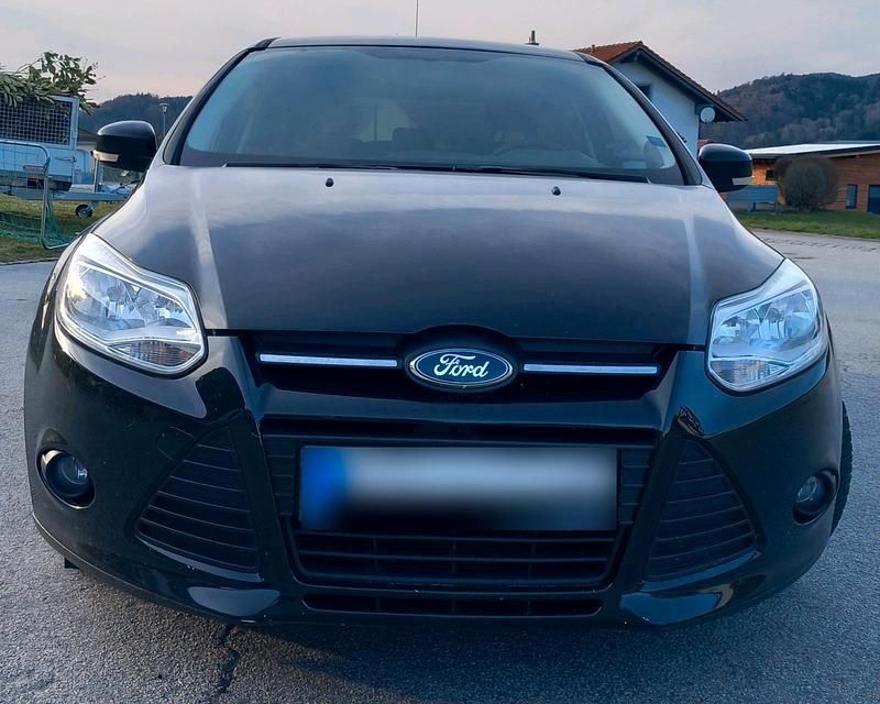 Gebraucht Ford Focus Trend 125 PS (91 kW) 2011 Schwarz Limousine