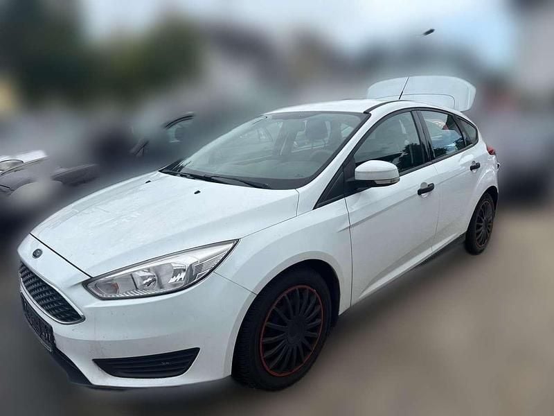 Gebraucht Ford Focus Ambiente 101 PS (74 kW) 2016 Weiß Kleinwagen