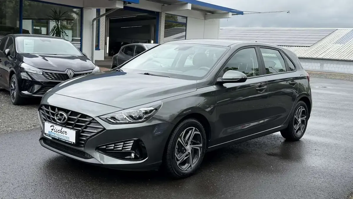 Gebraucht Hyundai i30 120 PS (88 kW) 2022 Amazon grey / met Limousine