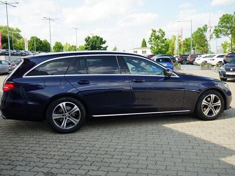 Gebraucht Mercedes E220 Avantgarde 194 PS (142 kW) 2019 Cavansitblau metalliclack Kombi