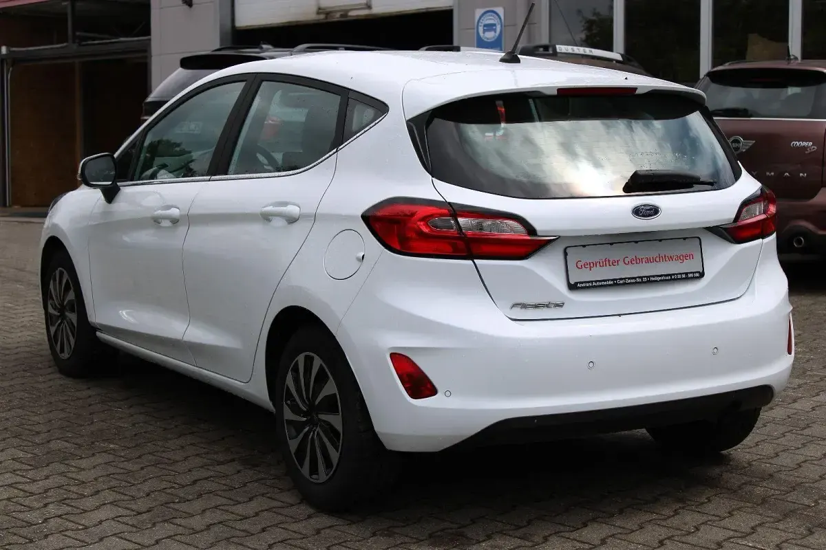 Gebraucht Ford Fiesta Titanium 101 PS (74 kW) 2022 Weiß Kleinwagen