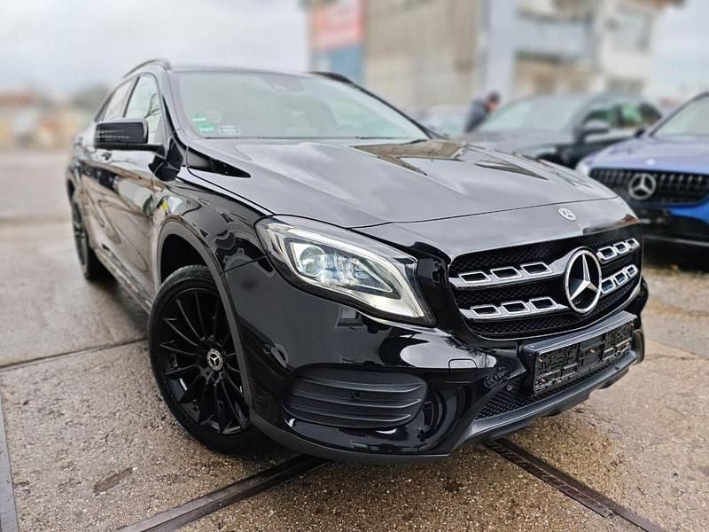 Schwarz Gebraucht 2019 Mercedes GLA200 Style SUV | 15.900 € - Bild 1/4