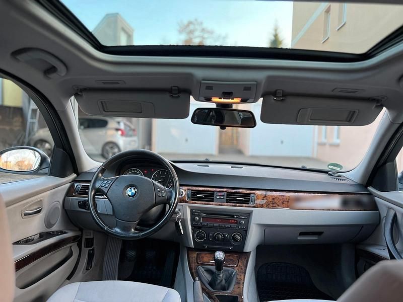 Gebraucht BMW 320 150 PS (110 kW) 2005 Silber Limousine